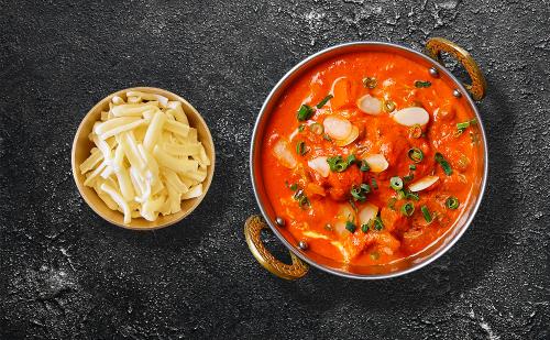 お好きなインドカレーにチーズをトッピング！とろけるチーズでまろやかな味わいに。