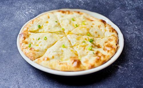 【2週間限定メニュー】スパイシーポテトチーズナンが登場！公式LINEクーポンで無料